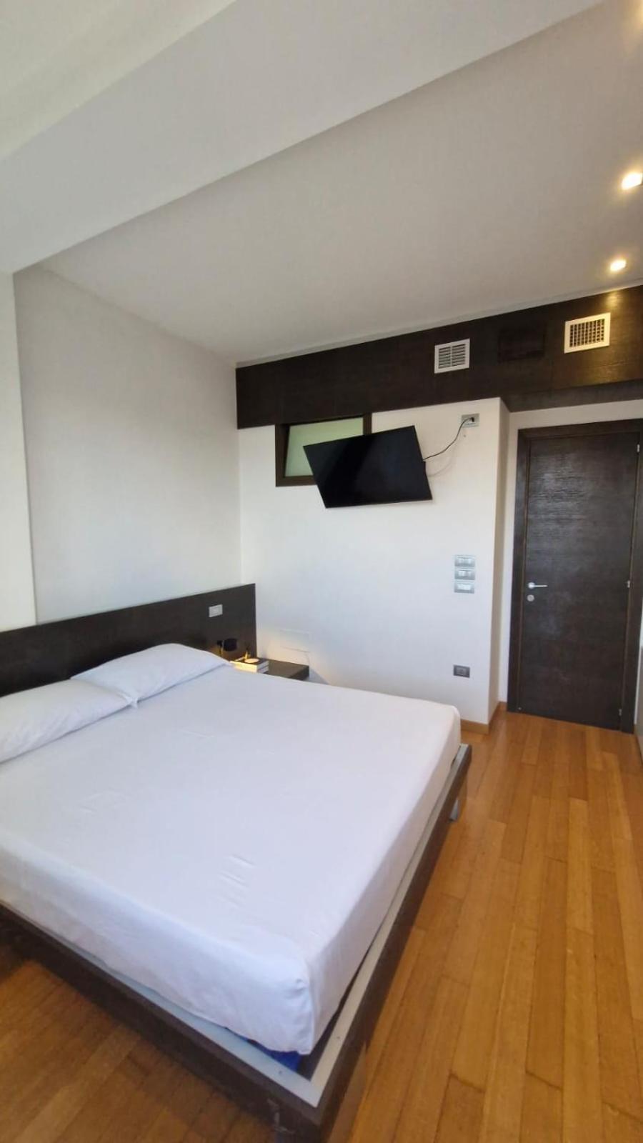 Attico Reale - In Centro, Tra Stazione E Bari Vecchia Apartment Ngoại thất bức ảnh